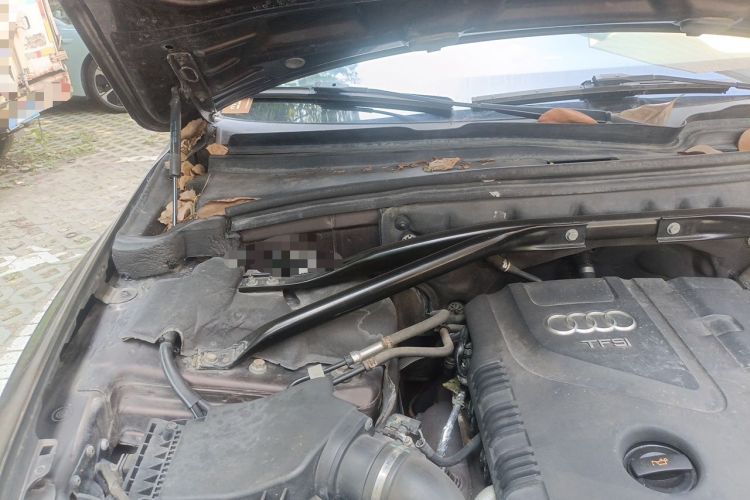 Used Audi Q5 2013 40 TFSI Comfort Edition Engine Bay Right