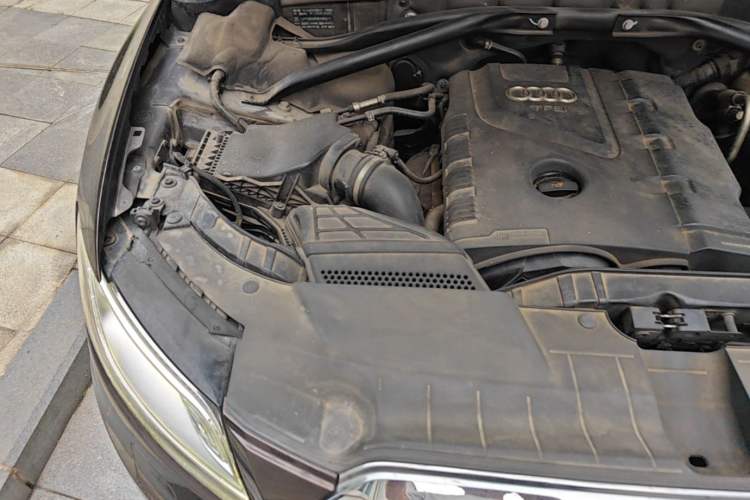 Used Audi Q5 2013 40 TFSI Comfort Edition Engine Bay Right