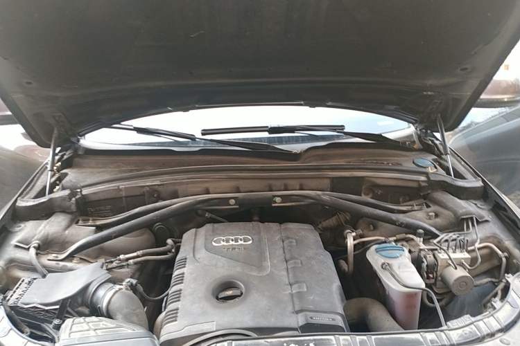 Used Audi Q5 2013 40 TFSI Technology Edition Engine Bay