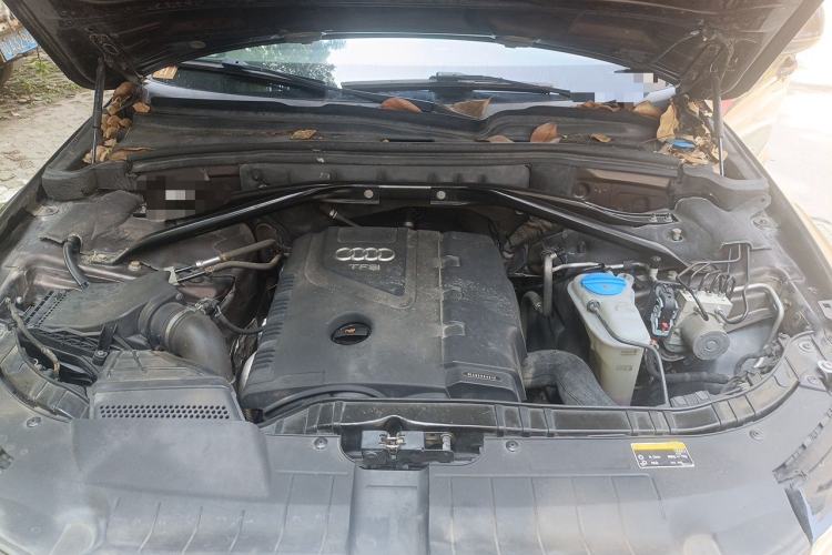 Used Audi Q5 2013 40 TFSI Comfort Edition Engine Bay