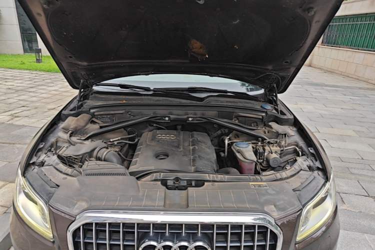 Used Audi Q5 2013 40 TFSI Comfort Edition Engine Bay