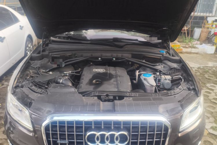 Used Audi Q5 2013 40 TFSI Technology Edition Engine Bay