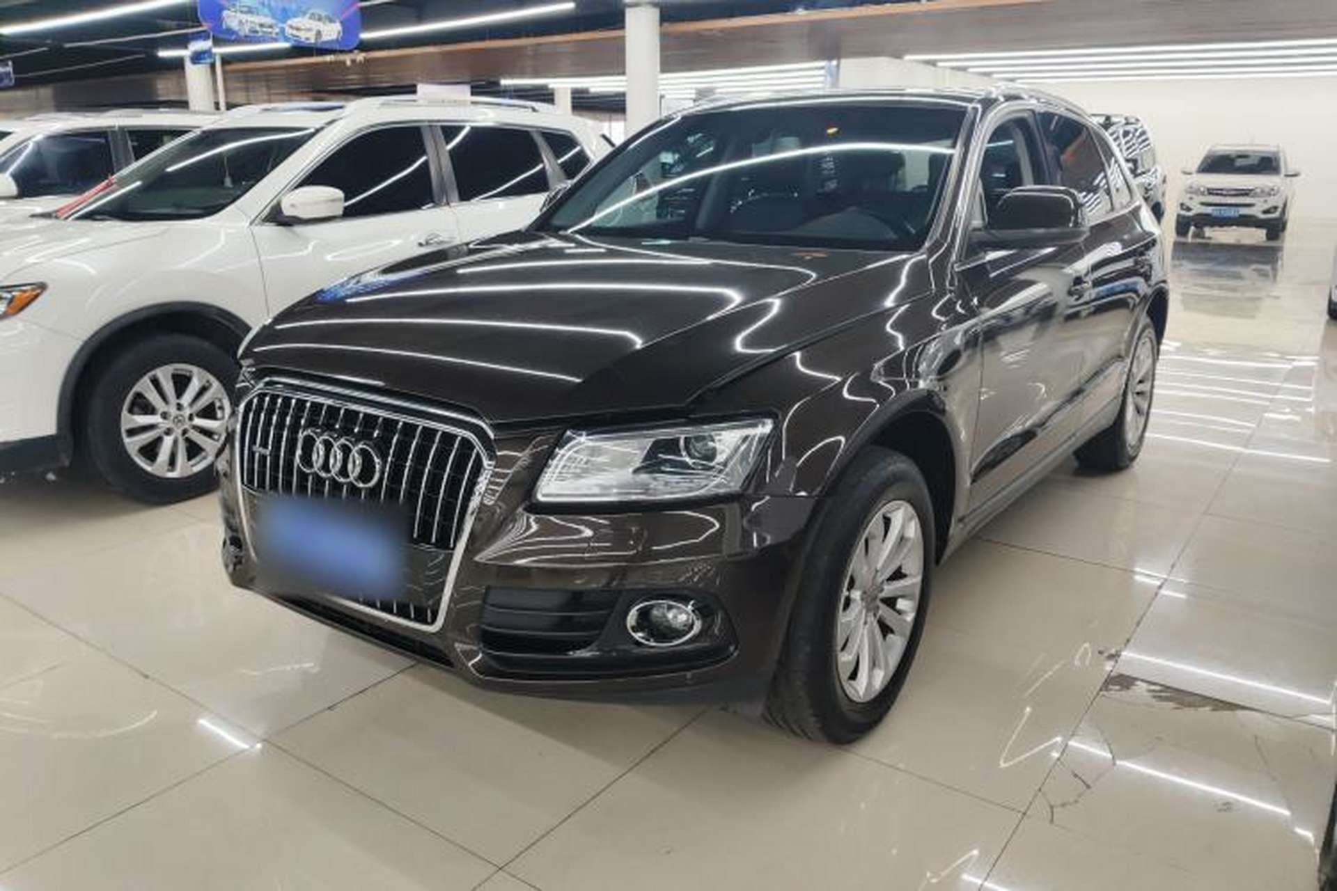 Used Audi Q5 2013 40 TFSI Technology Edition Front Left 45 Deg