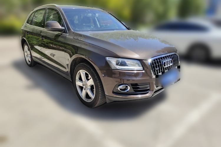 Used Audi Q5 2013 40 TFSI Luxury Model Front Right 45 Deg