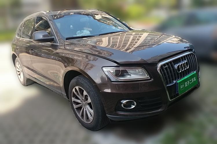 Used Audi Q5 2013 40 TFSI Technology Edition Front Right 45 Deg