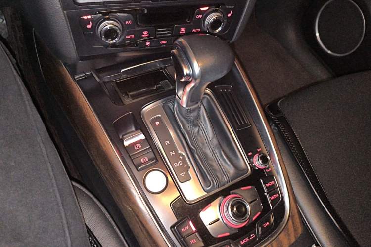 Used Audi Q5 2013 40 TFSI Technology Edition Gear Lever