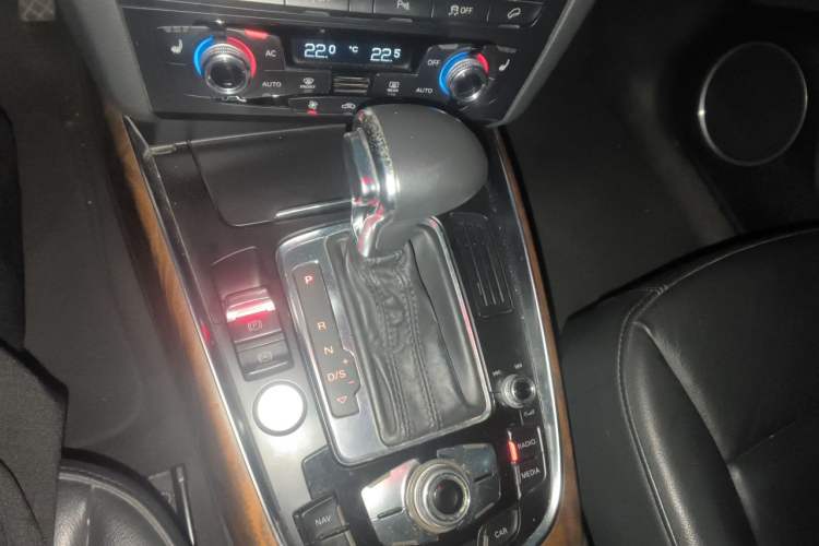 Used Audi Q5 2013 40 TFSI Comfort Edition Gear Lever