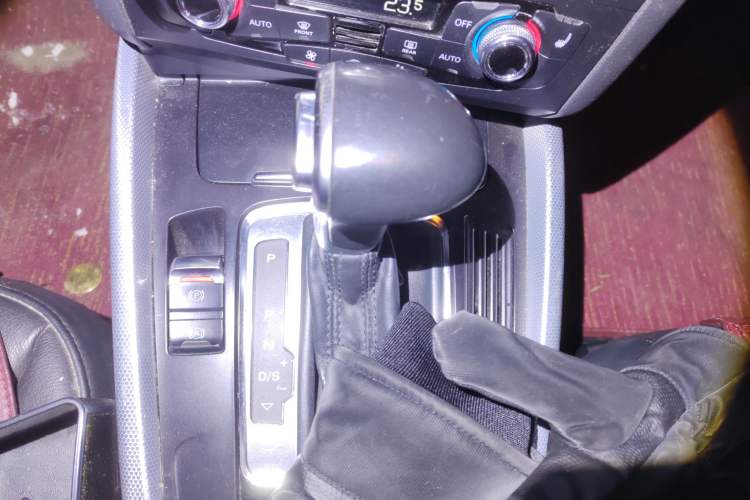Used Audi Q5 2013 40 TFSI Technology Edition Gear Lever