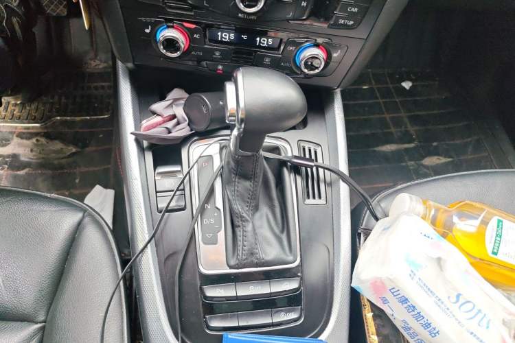Used Audi Q5 2013 40 TFSI Technology Edition Gear Lever