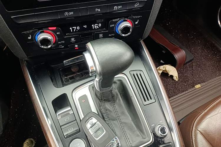 Used Audi Q5 2013 40 TFSI Comfort Edition Gear Lever