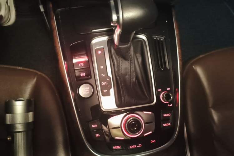 Used Audi Q5 2013 40 TFSI Comfort Edition Gear Lever