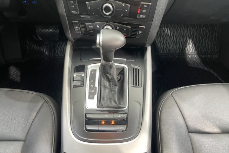 Used Audi Q5 2013 40 TFSI Ambition Gear Lever