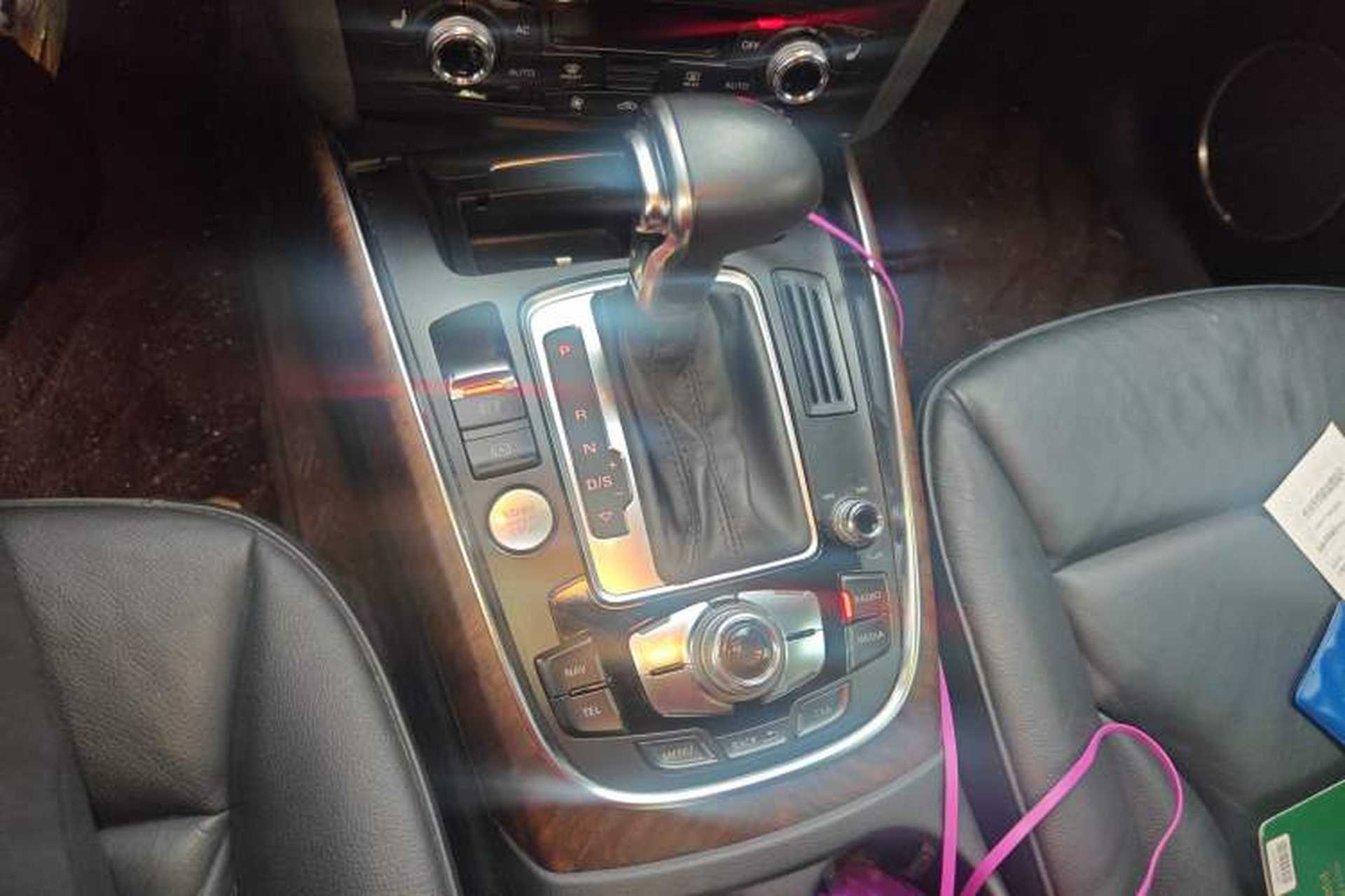 Used Audi Q5 2013 40 TFSI Comfort Edition Gear Lever