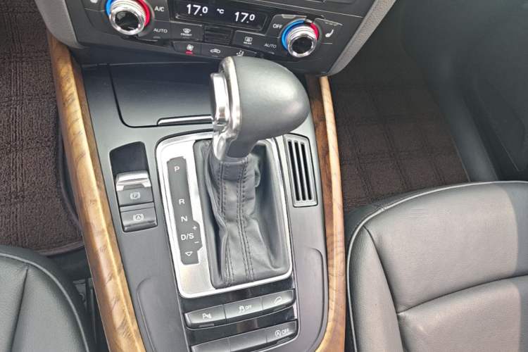 Used Audi Q5 2013 40 TFSI Technology Edition Gear Lever