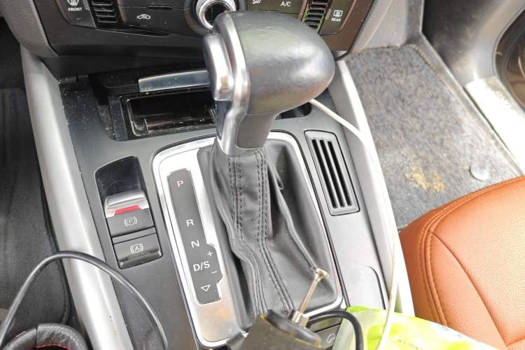 Used Audi Q5 2013 40 TFSI Ambition Gear Lever