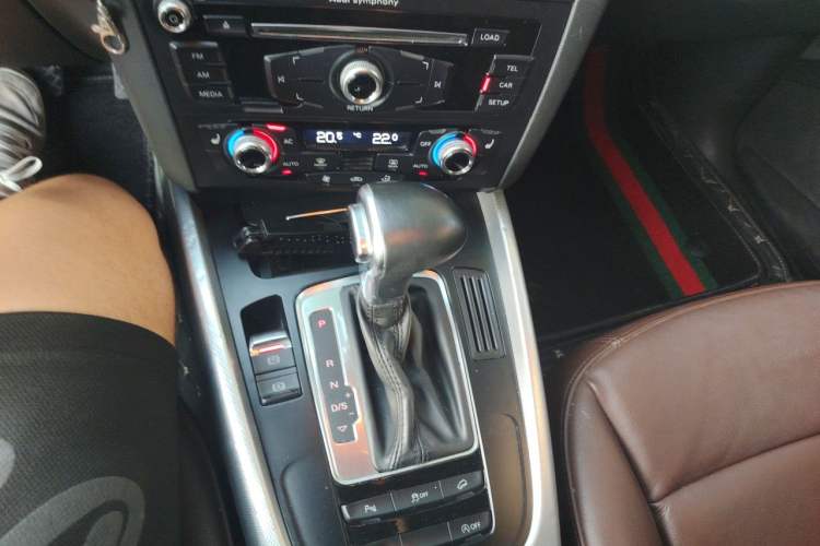 Used Audi Q5 2013 40 TFSI Technology Edition Gear Lever
