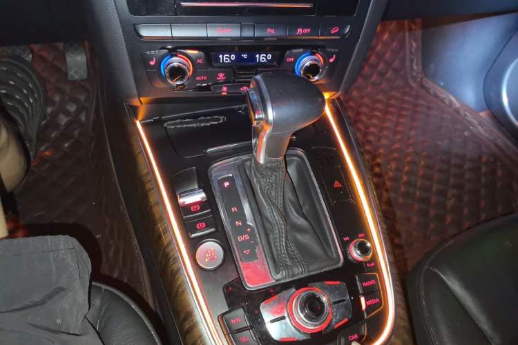 Used Audi Q5 2013 40 TFSI Comfort Edition Gear Lever