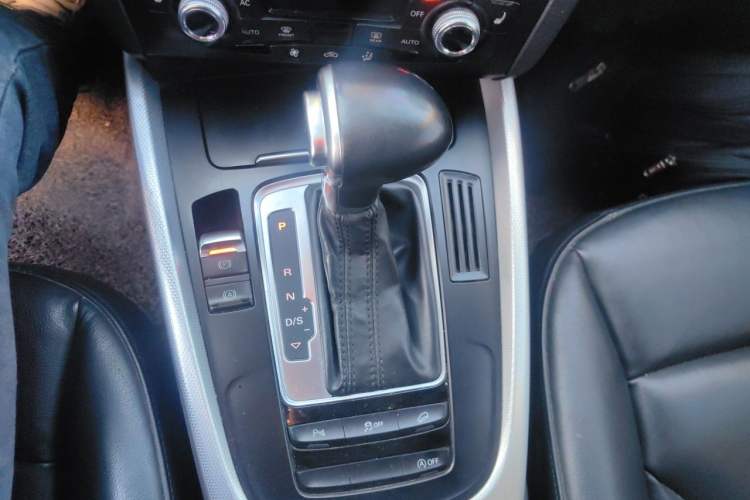 Used Audi Q5 2013 40 TFSI Technology Edition Gear Lever