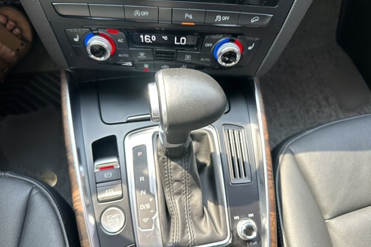 Used Audi Q5 2013 40 TFSI Comfort Edition Gear Lever