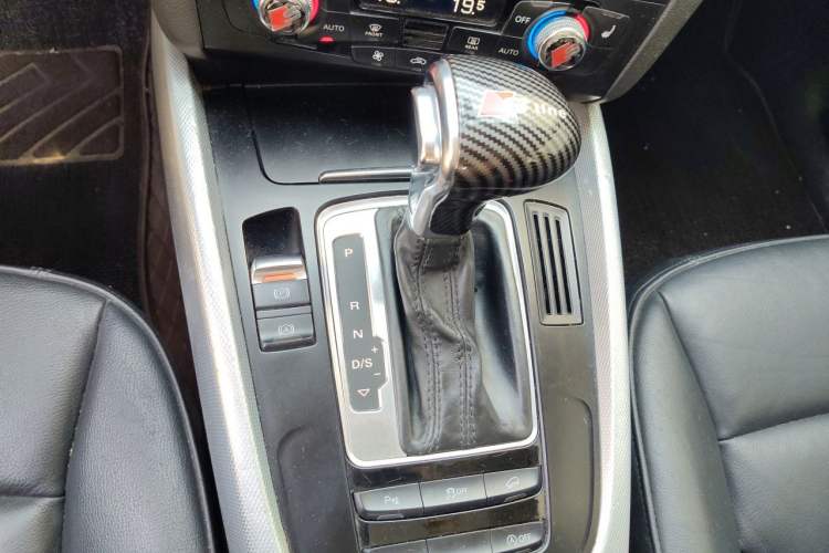 Used Audi Q5 2013 40 TFSI Technology Edition Gear Lever