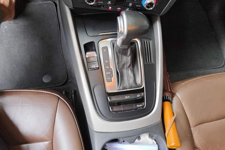 Used Audi Q5 2013 40 TFSI Ambition Gear Lever