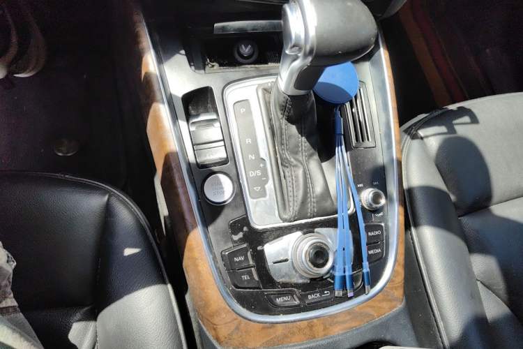 Used Audi Q5 2013 40 TFSI Luxury Model Gear Lever