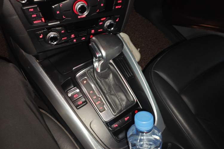 Used Audi Q5 2013 40 TFSI Technology Edition Gear Lever