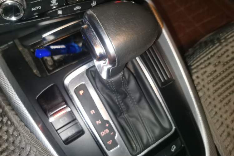 Used Audi Q5 2013 40 TFSI Technology Edition Gear Lever