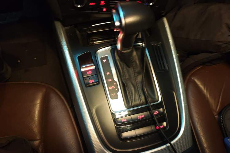 Used Audi Q5 2013 40 TFSI Technology Edition Gear Lever