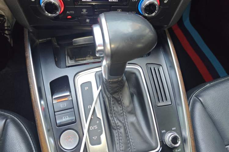Used Audi Q5 2013 40 TFSI Comfort Edition Gear Lever