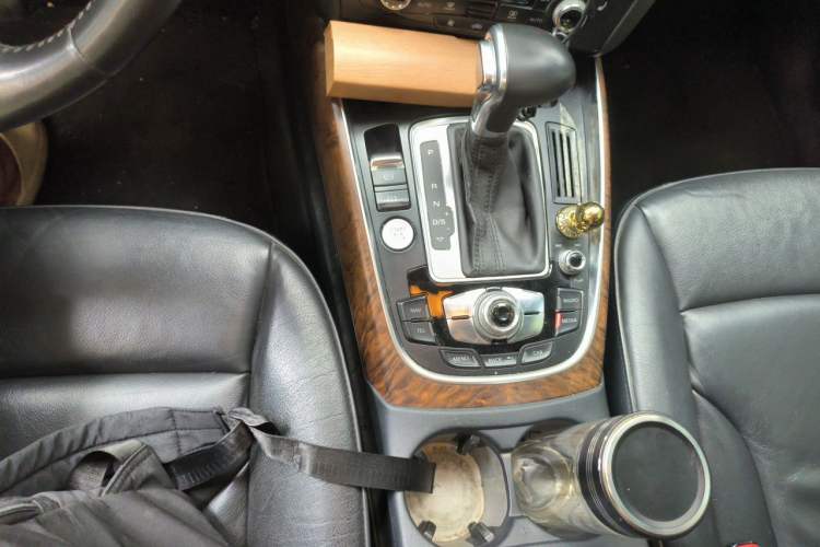 Used Audi Q5 2013 40 TFSI Comfort Edition Gear Lever