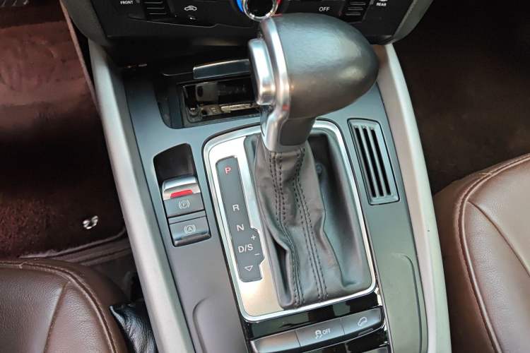 Used Audi Q5 2013 40 TFSI Ambition Gear Lever