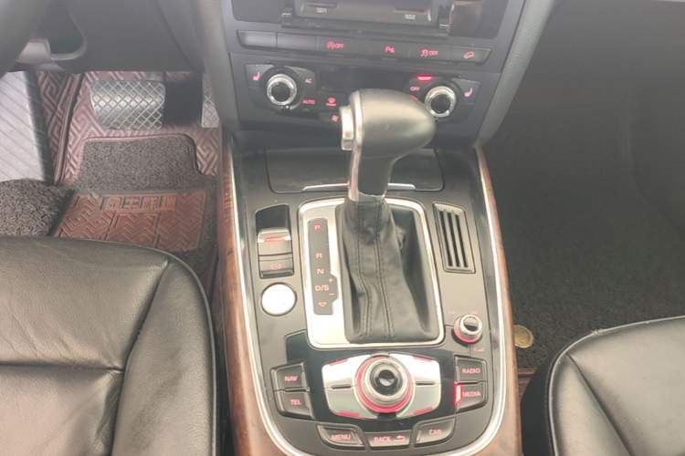 Used Audi Q5 2013 40 TFSI Comfort Edition Gear Lever
