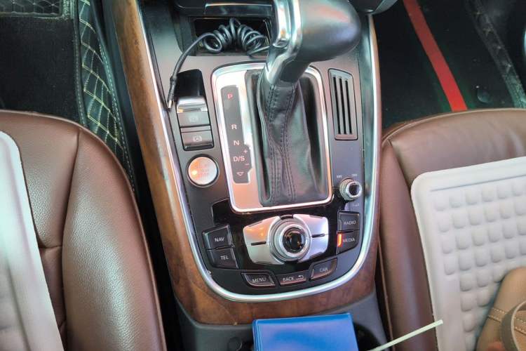 Used Audi Q5 2013 40 TFSI Comfort Edition Gear Lever