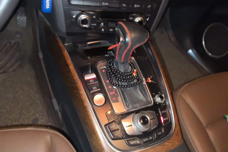 Used Audi Q5 2013 40 TFSI Comfort Edition Gear Lever