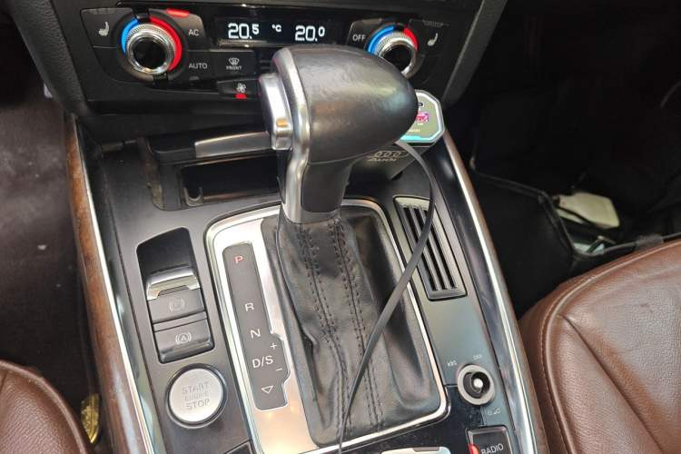 Used Audi Q5 2013 40 TFSI Comfort Edition Gear Lever