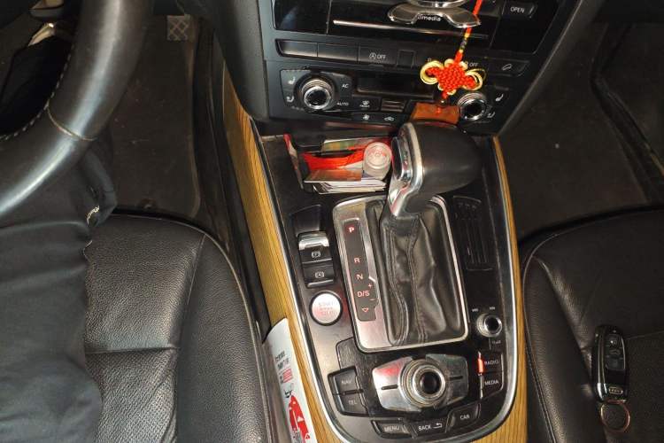 Used Audi Q5 2013 40 TFSI Technology Edition Gear Lever
