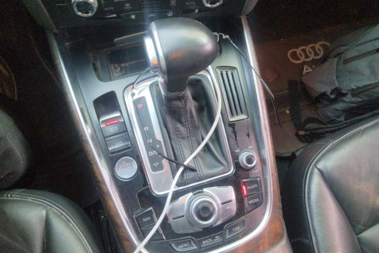 Used Audi Q5 2013 40 TFSI Comfort Edition Gear Lever
