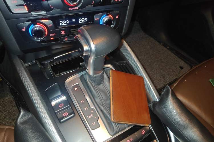 Used Audi Q5 2013 40 TFSI Technology Edition Gear Lever