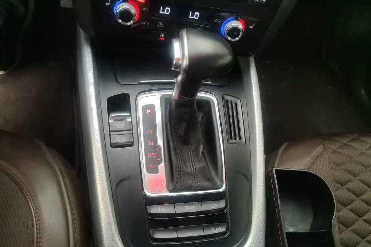 Used Audi Q5 2013 40 TFSI Technology Edition Gear Lever
