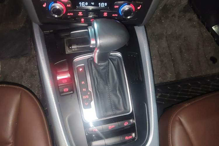 Used Audi Q5 2013 40 TFSI Technology Edition Gear Lever