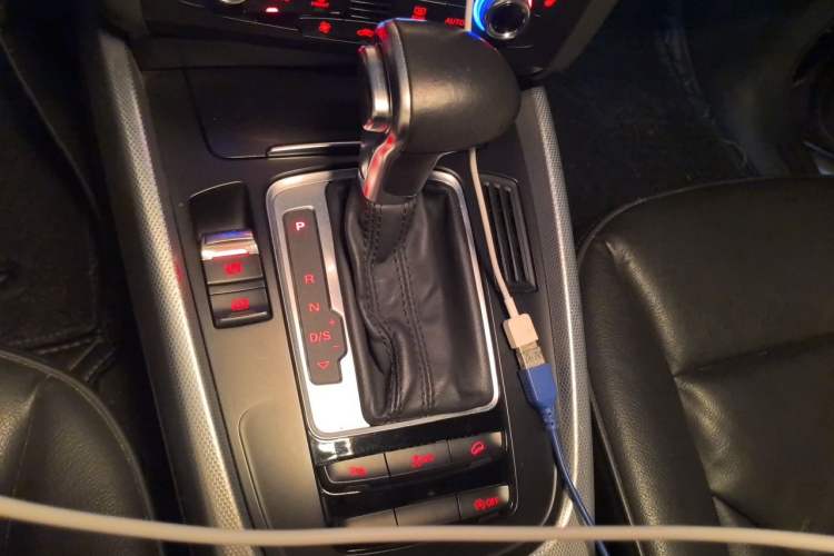 Used Audi Q5 2013 40 TFSI Technology Edition Gear Lever