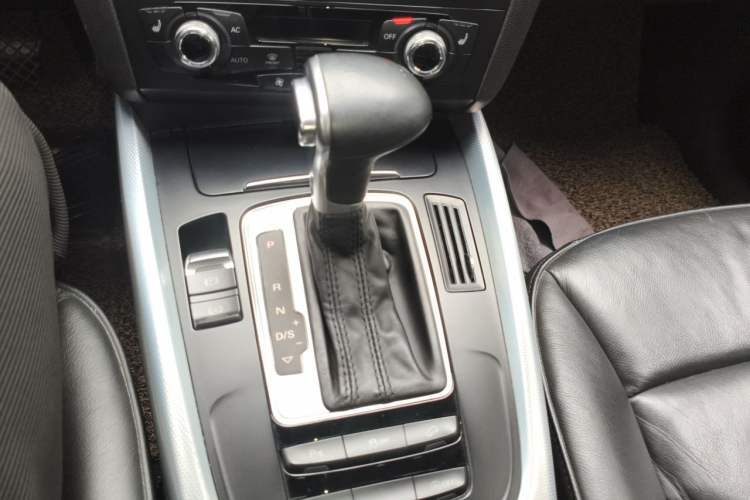 Used Audi Q5 2013 40 TFSI Technology Edition Gear Lever