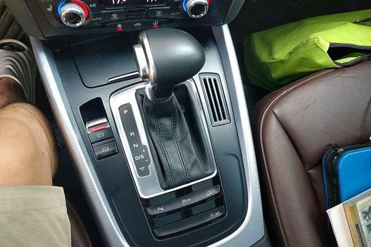 Used Audi Q5 2013 40 TFSI Technology Edition Gear Lever