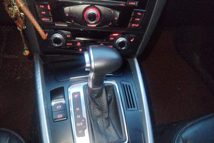 Used Audi Q5 2013 40 TFSI Technology Edition Gear Lever
