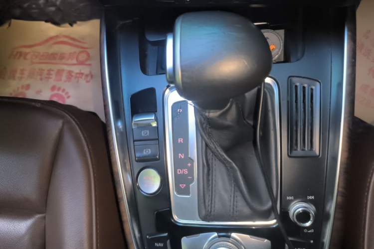 Used Audi Q5 2013 40 TFSI Comfort Edition Gear Lever
