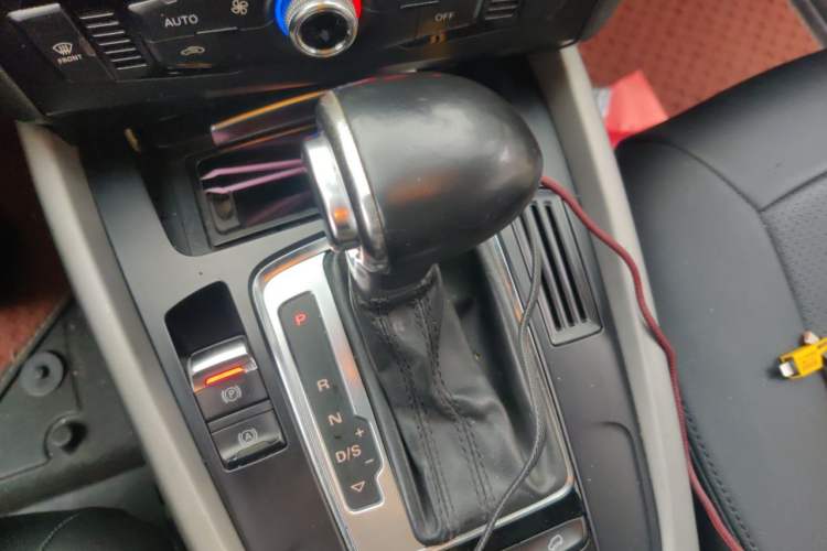 Used Audi Q5 2013 40 TFSI Technology Edition Gear Lever