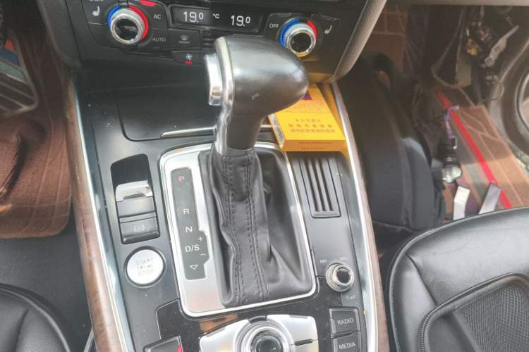 Used Audi Q5 2013 40 TFSI Comfort Edition Gear Lever