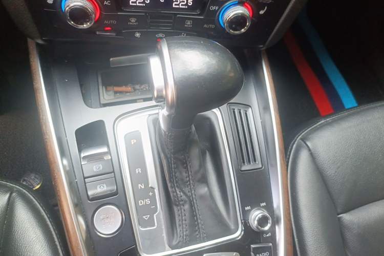 Used Audi Q5 2013 40 TFSI Comfort Edition Gear Lever