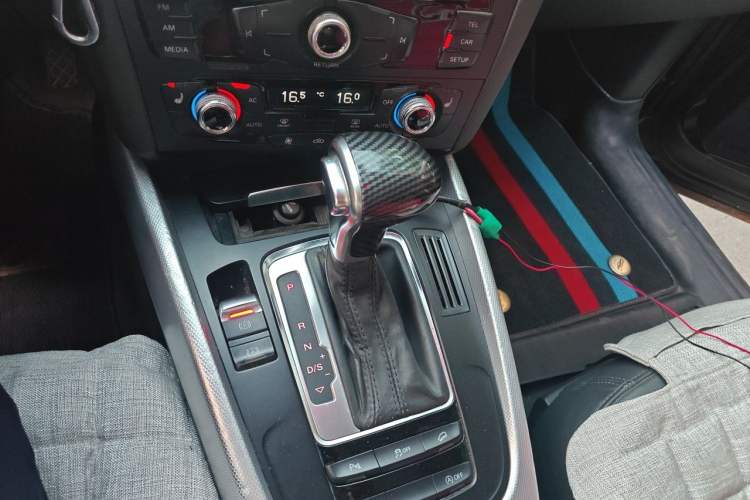Used Audi Q5 2013 40 TFSI Technology Edition Gear Lever
